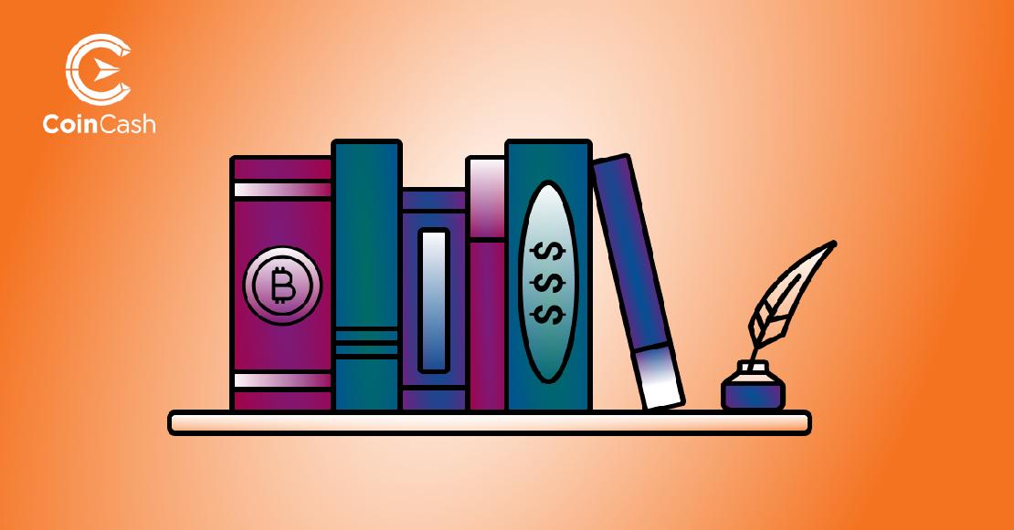 Bitcoin jellel, valamint dollár jellel ellátott könyvek sorakoznak egymás mellett egy polcon, a polc szélén egy tollal